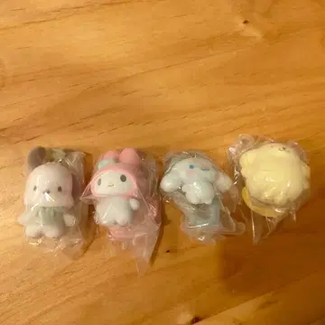 마이멜로디 시나모롤 폼폼푸딩 포차코 4체 세트