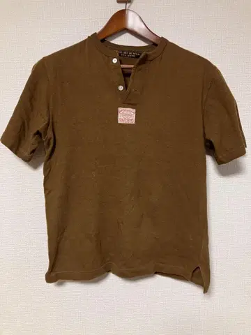 [ 완판/새상품급 ] 프리휠러스 브라운 헨리넥 T셔츠 38