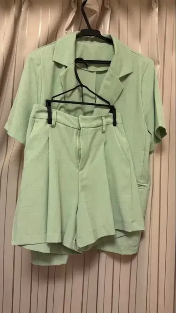 봄 코디 민트 그린 셋업 한국 패션 반팔 자켓