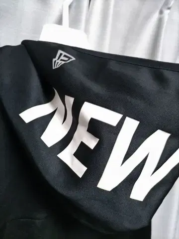 뉴에라 후드 로고 집업 후드티 블랙