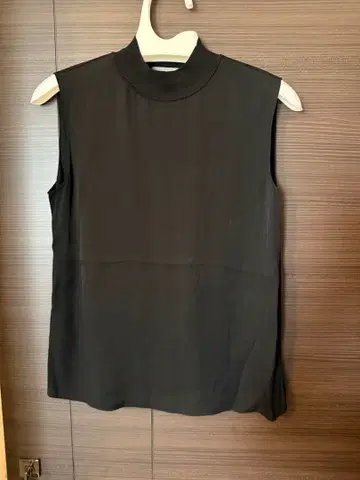 theory luxe 블랙 슬리브리스 셔츠 38 사이즈