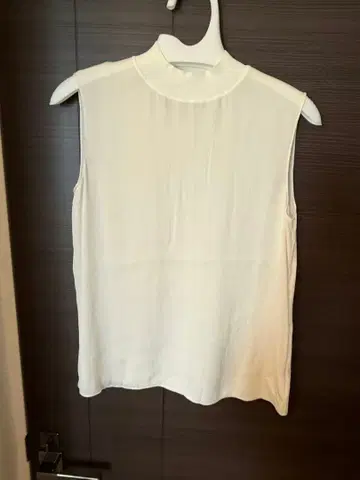 theory luxe 화이트 슬리브리스 38 사이즈