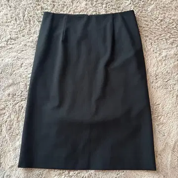 theory 블랙 타이트 스커트 뒷면 지퍼 포함