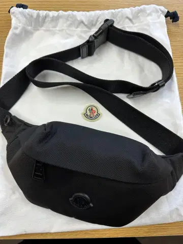 미사용품 Moncler Durance 벨트백