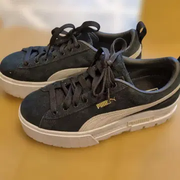 PUMA 통굽 스니커즈 스웨이드 24.5