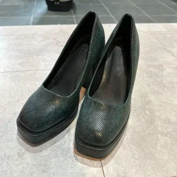 ENVYM 펌프스 와이드 힐