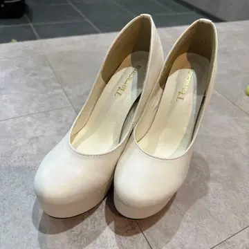 화이트 플랫폼 하이힐