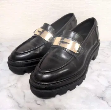 [ 새상품급 ] ZARA 트랙 밑창 통굽 플레이트 코인 로퍼 23cm