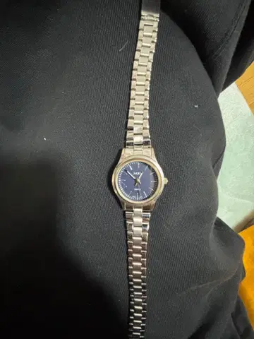 JAXY 네이비 다이얼 쿼츠 손목시계