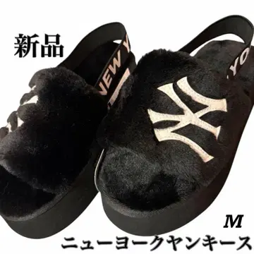 [ 새상품 ] MLB 뉴욕 양키스 복슬복슬 샌들 블랙 택 포함 M