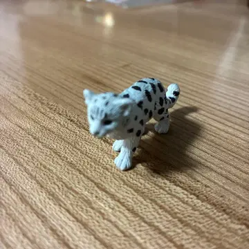 눈표범 피규어 레어 화이트 블랙 아니아