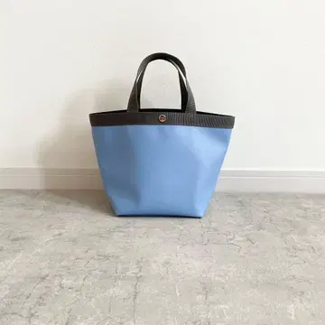 핸드메이드 보트형 토트 M 스카이블루 다크 그레이 안감 블랙 버튼 실버