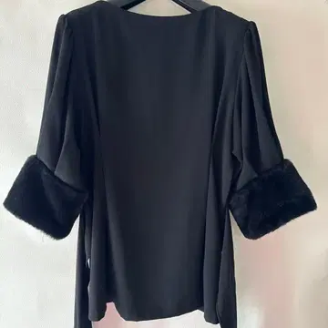 ZARA 블랙 셔츠/블라우스 퍼 포함