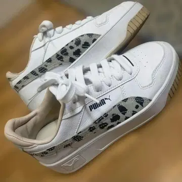 푸마 PUMA 스니커즈 카리나 스트릿 애니멀 화이트 23cm