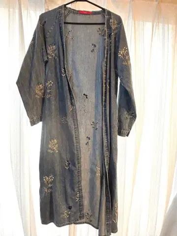 그라니프 데님 가운 꽃자수