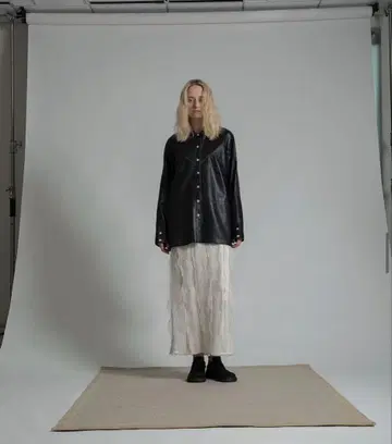 윌프리 블랙 합성 피혁 오버 사이즈 셔츠