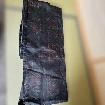 블랙과 그린의 기하학 패턴 순수 실크 오시마 명주