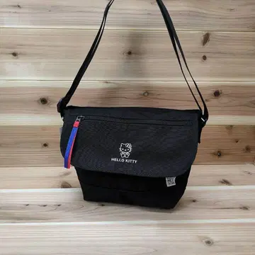 새상품 여성용 백 블랙 헬로키티 숄더백 사선 크로스백