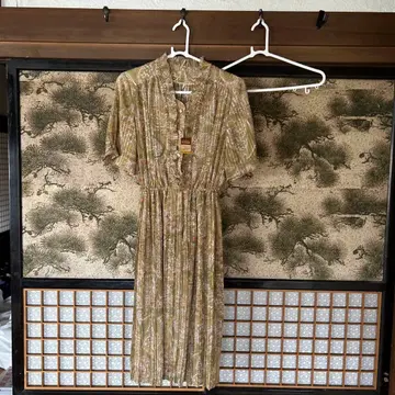 꽃무늬 미디 기장 원피스 올리브 그린 계열