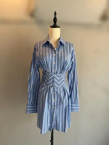 ZARA 파랑과 화이트 스트라이프 긴팔 셔츠 드레스