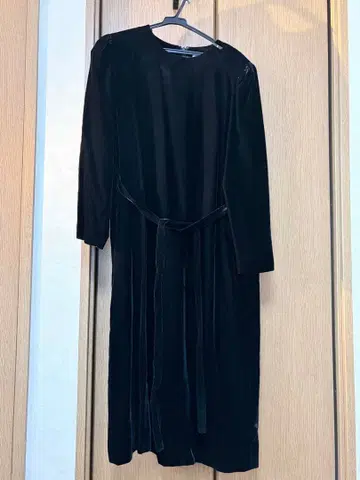 벨벳 블랙 롱 원피스