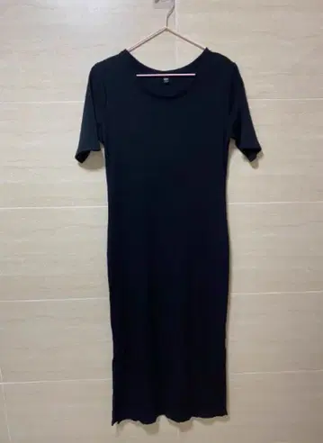 블랙 니트 원피스 반팔 타이트 핏