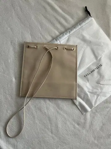 TOMORROWLAND FEEL AND TASTE 토트 숄더