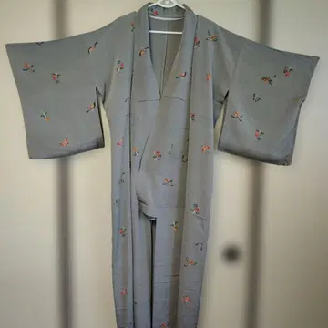 순수 실크, 교토 홍형 코몬 그레이 바탕 단의모노 크레이프 원단