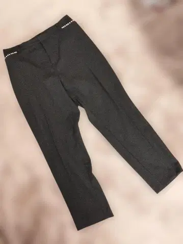 로즈 티아라 마 혼방 블랙 펄 장식 팬츠 42