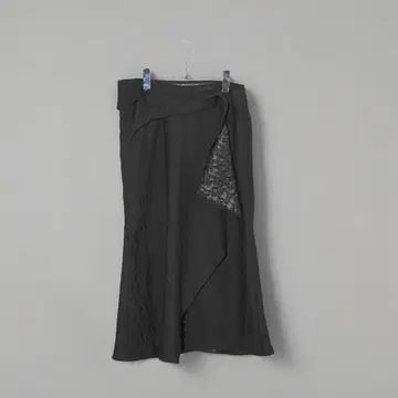 페티코 에미후나야 FLORAL EMBOSSED DRAPED SKIRT