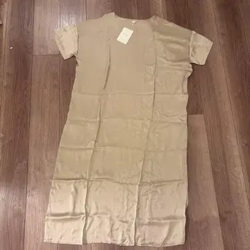 e/rm 베이지 새틴 룸웨어