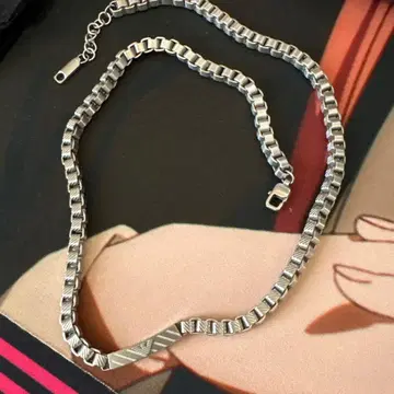 엠포리오 아르마니 목걸이