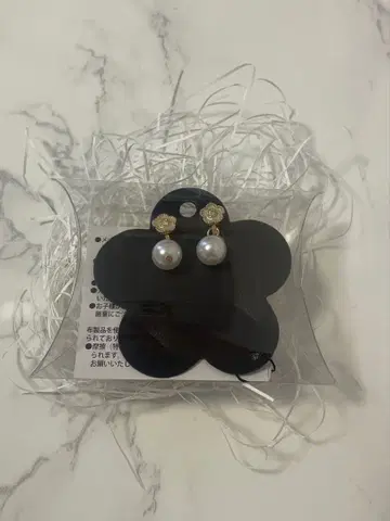 MARY QUANT 귀찌 골드