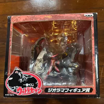 제일복권 울트라 세븐 디오라마 피규어