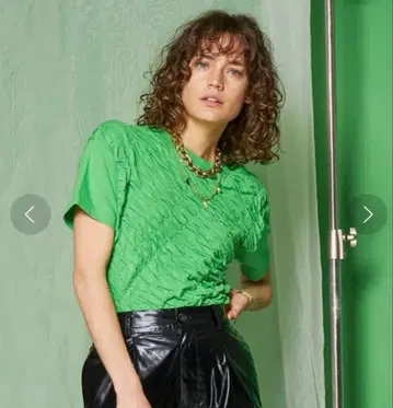 MAISON SPECIAL 셔링 주름 가공 그린 T셔츠