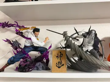 원피스 미호크, 샹크스, 사보