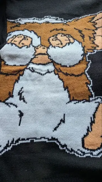 그렘린 기즈모 니트 스웨터