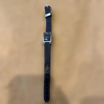 ELLE 블랙 가죽 사각형 쿼츠 손목시계