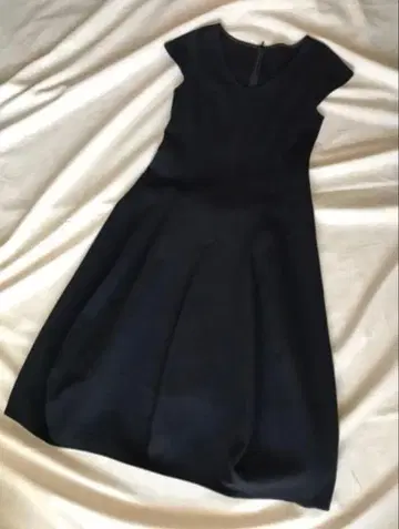 히로코코시노 원피스 블랙 벌룬 디자인