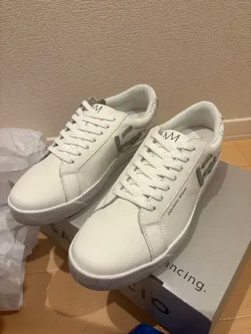 뉴즈 SG8 바스키아 스니커즈 화이트