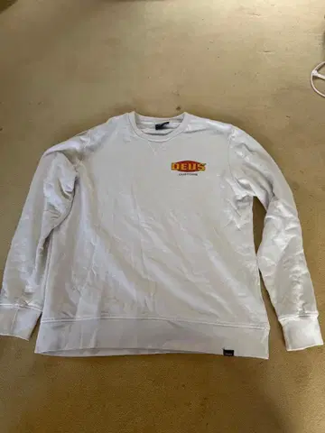 DEUS 화이트 맨투맨