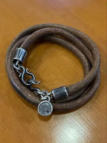 GARNI 가르니 3연 가죽 팔찌 메탈 포함 브라운 브라운