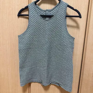 6 ( roku ) JACQUARD NO SLEEVE TOP