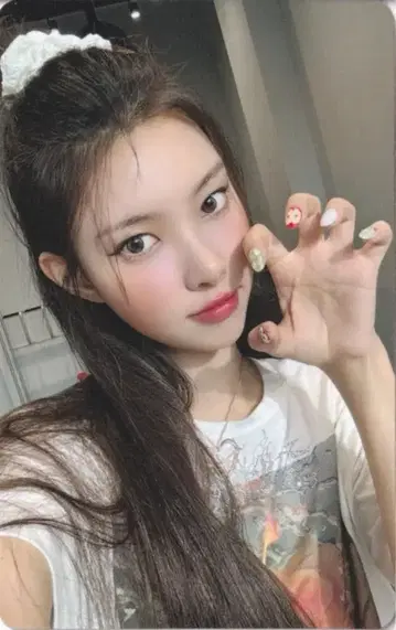 ILLIT UMS LD YUNAH bomb