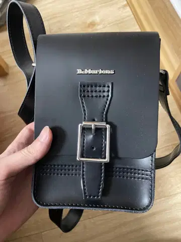 Dr. Martens/닥터마틴 박스 크로스 바디 백