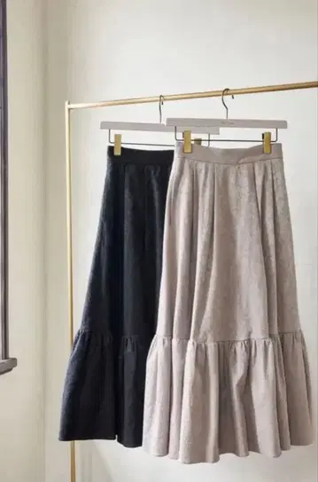 Her lip to Floral Jacquard Volume skirt