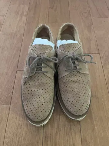 베이지 스웨이드 통굽 레이스업 슈즈