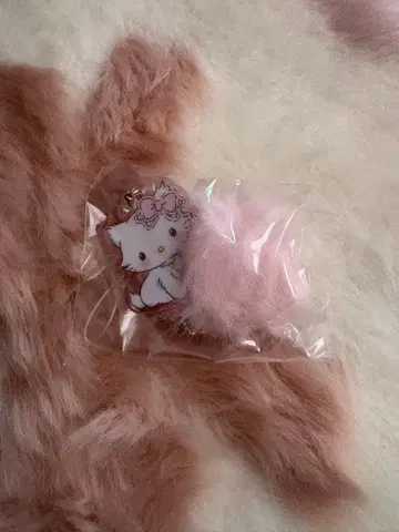 챠미 키티 시크릿 스트랩 퍼 포함 스트랩