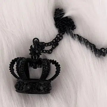 수요일의 앨리스 목걸이 왕관 빅 크라운 블랙 대