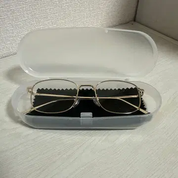 패션 안경 골드 프레임 거의 새상품